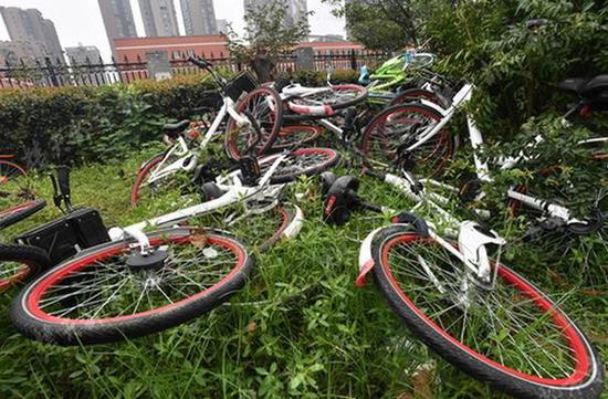 武漢部分路段將禁停共享單車(chē) 亂停亂放企業(yè)限制投放_(tái)新浪湖北_新浪網(wǎng)
